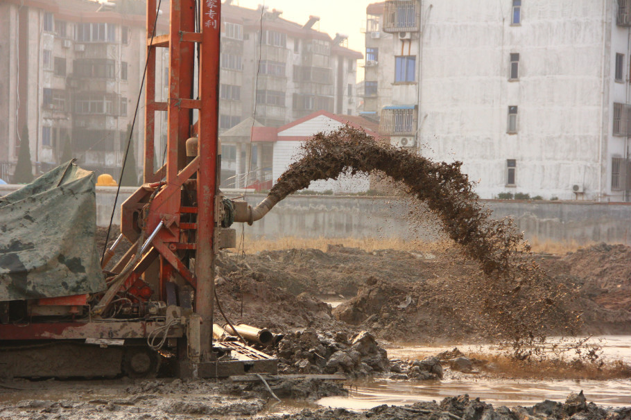 <b>氧化钙处理工地污泥：一种高效环保的解决方案</b>